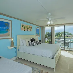  Apartment All-new Waterfront With Balcony,pool,tiki Bar,gym